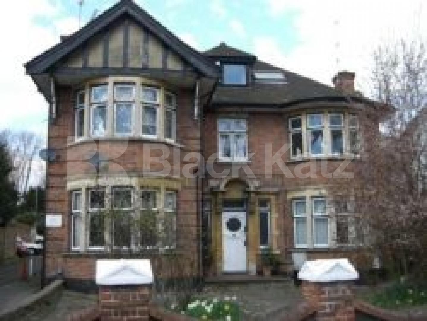 			2 Bedroom, 1 bath, 1 reception Flat			 Alexandra Park Road, ALEXANDRA PALACE N22
