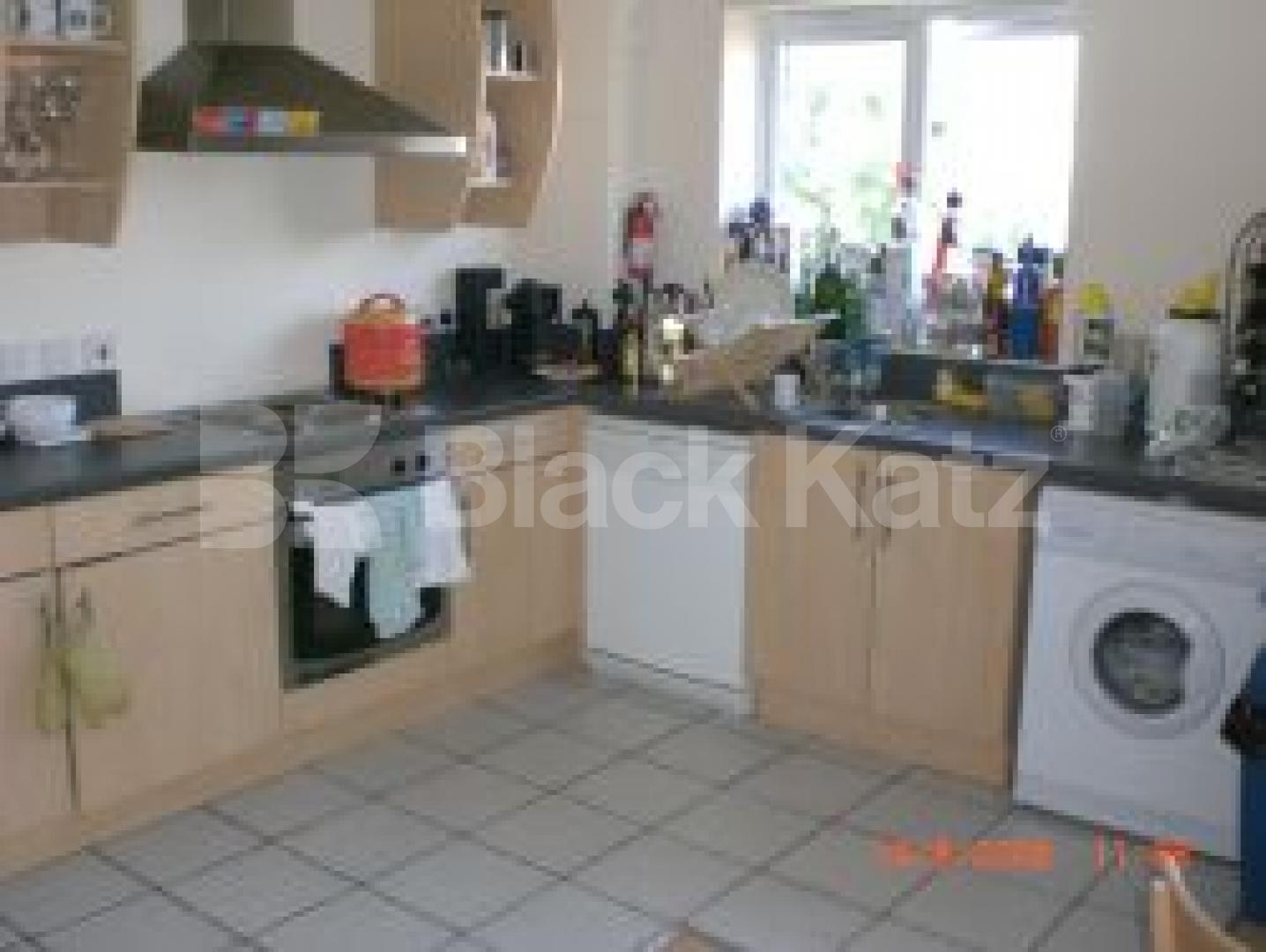 			2 Bedroom, 1 bath, 1 reception Flat			 Drayton Park, HOLLOWAY ROAD N5