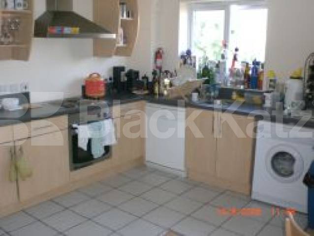 			2 Bedroom, 1 bath, 1 reception Flat			 Drayton Park, HOLLOWAY ROAD N5