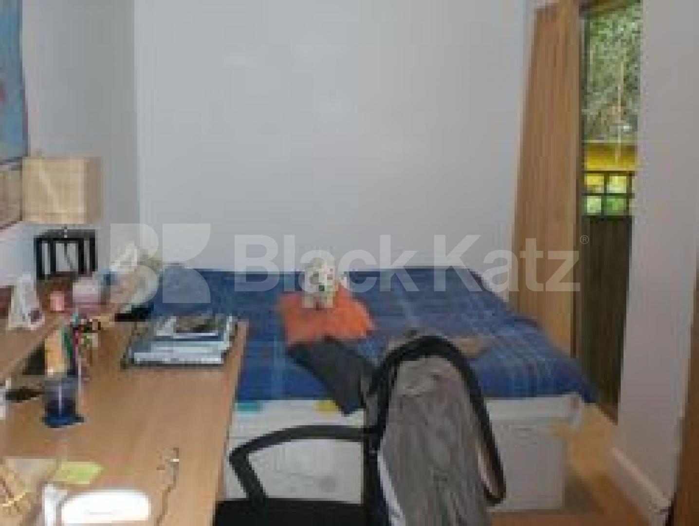 			AMAZING FLAT A MUST SEE !, 4 Bedroom, 1 bath, 1 reception Flat			 Collison Place, Stoke newington