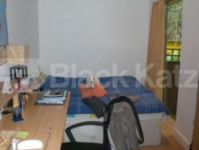 			AMAZING FLAT A MUST SEE !, 4 Bedroom, 1 bath, 1 reception Flat			 Collison Place, Stoke newington