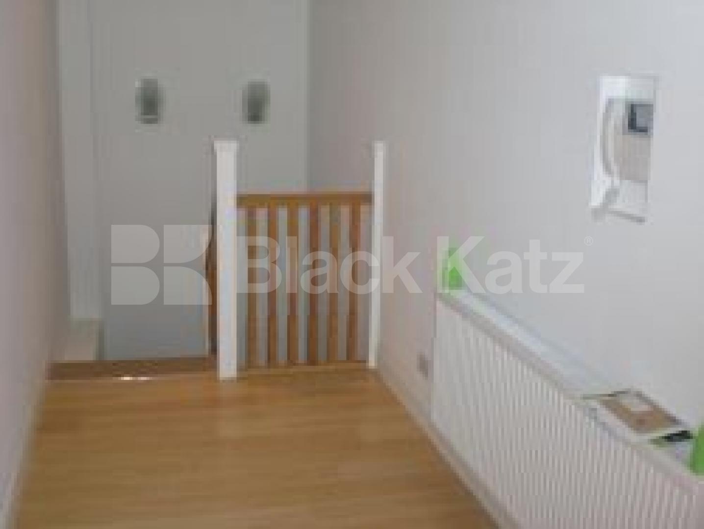 			AMAZING FLAT A MUST SEE !, 4 Bedroom, 1 bath, 1 reception Flat			 Collison Place, Stoke newington