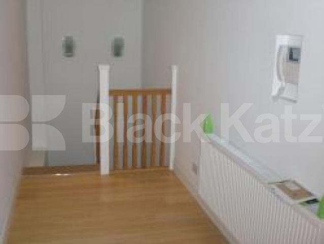 			AMAZING FLAT A MUST SEE !, 4 Bedroom, 1 bath, 1 reception Flat			 Collison Place, Stoke newington