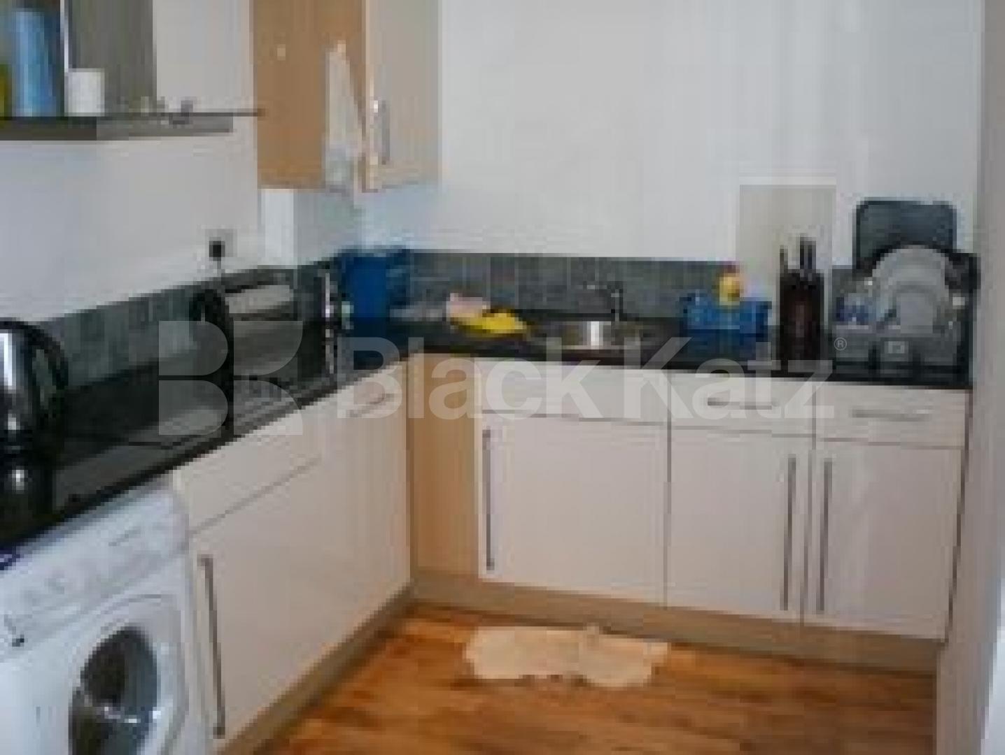 			AMAZING FLAT A MUST SEE !, 4 Bedroom, 1 bath, 1 reception Flat			 Collison Place, Stoke newington