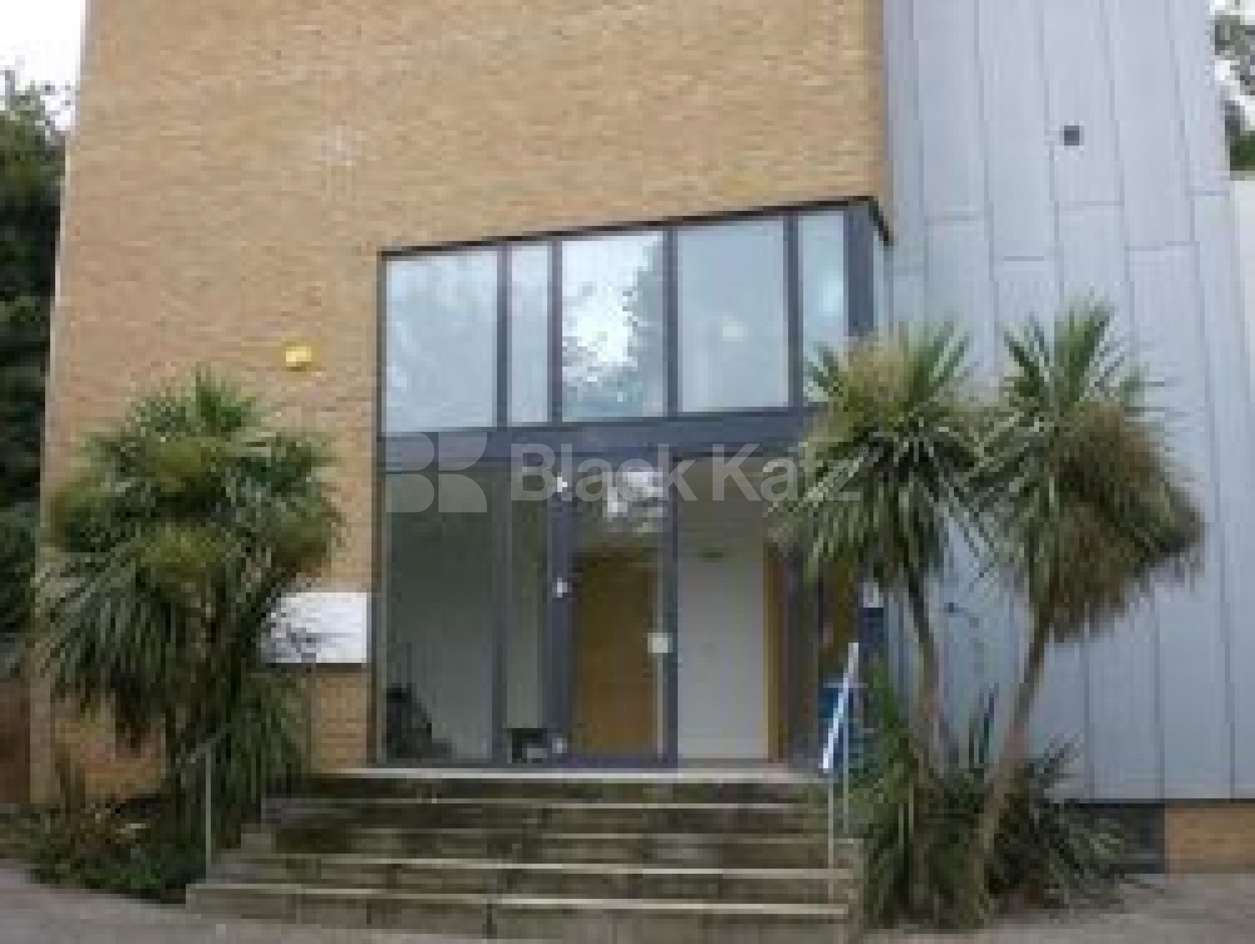 			AMAZING FLAT A MUST SEE !, 4 Bedroom, 1 bath, 1 reception Flat			 Collison Place, Stoke newington n16