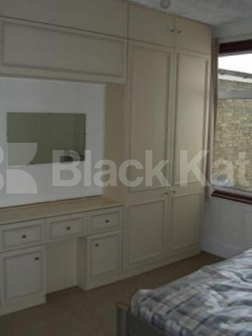 			5 Bedroom, 1 bath, 1 reception House			 Falkland Road, Hornsey N8