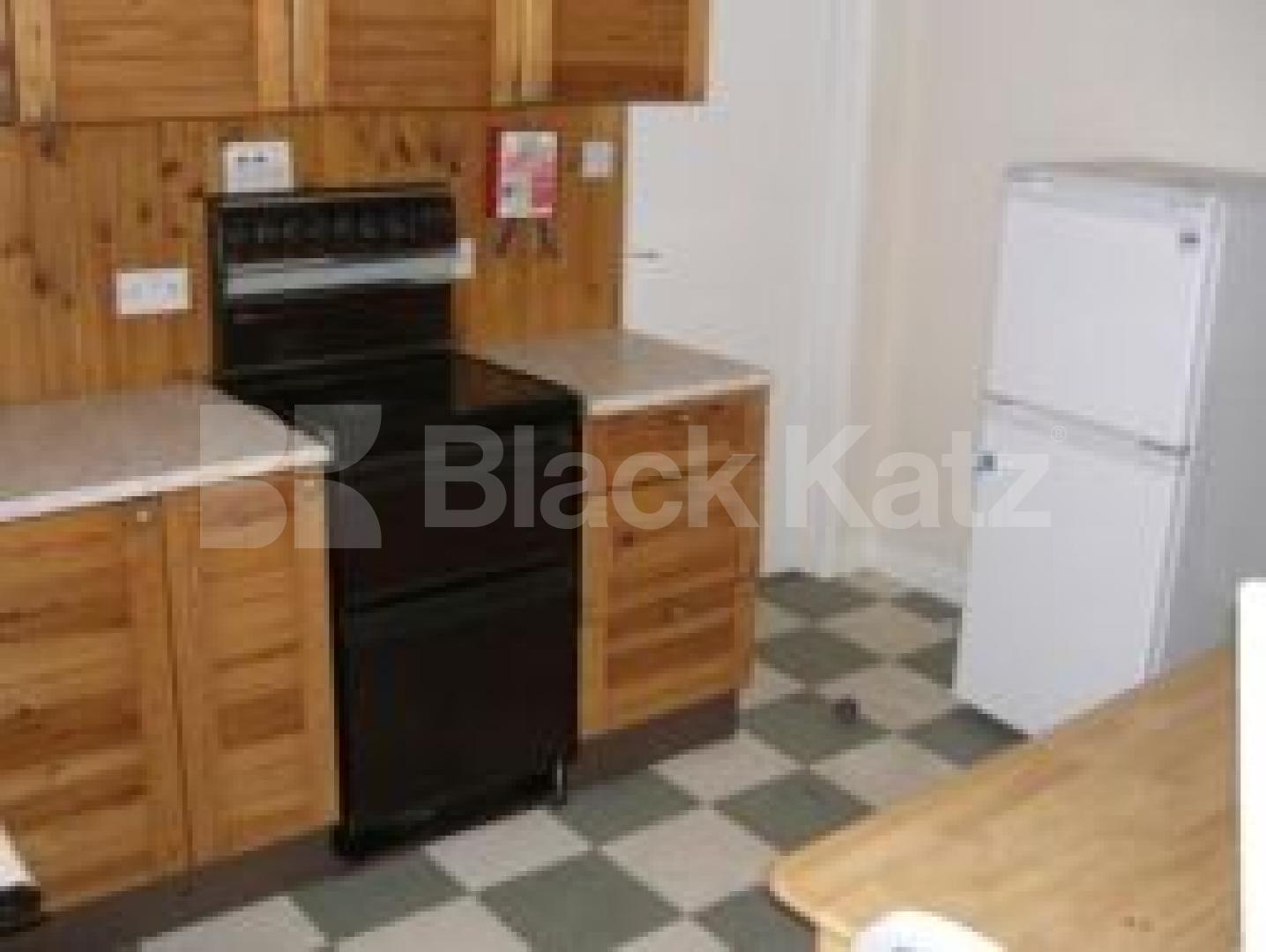 			3 Bedroom, 1 bath, 1 reception Flat			 Waverley Road, CROUCH END N8