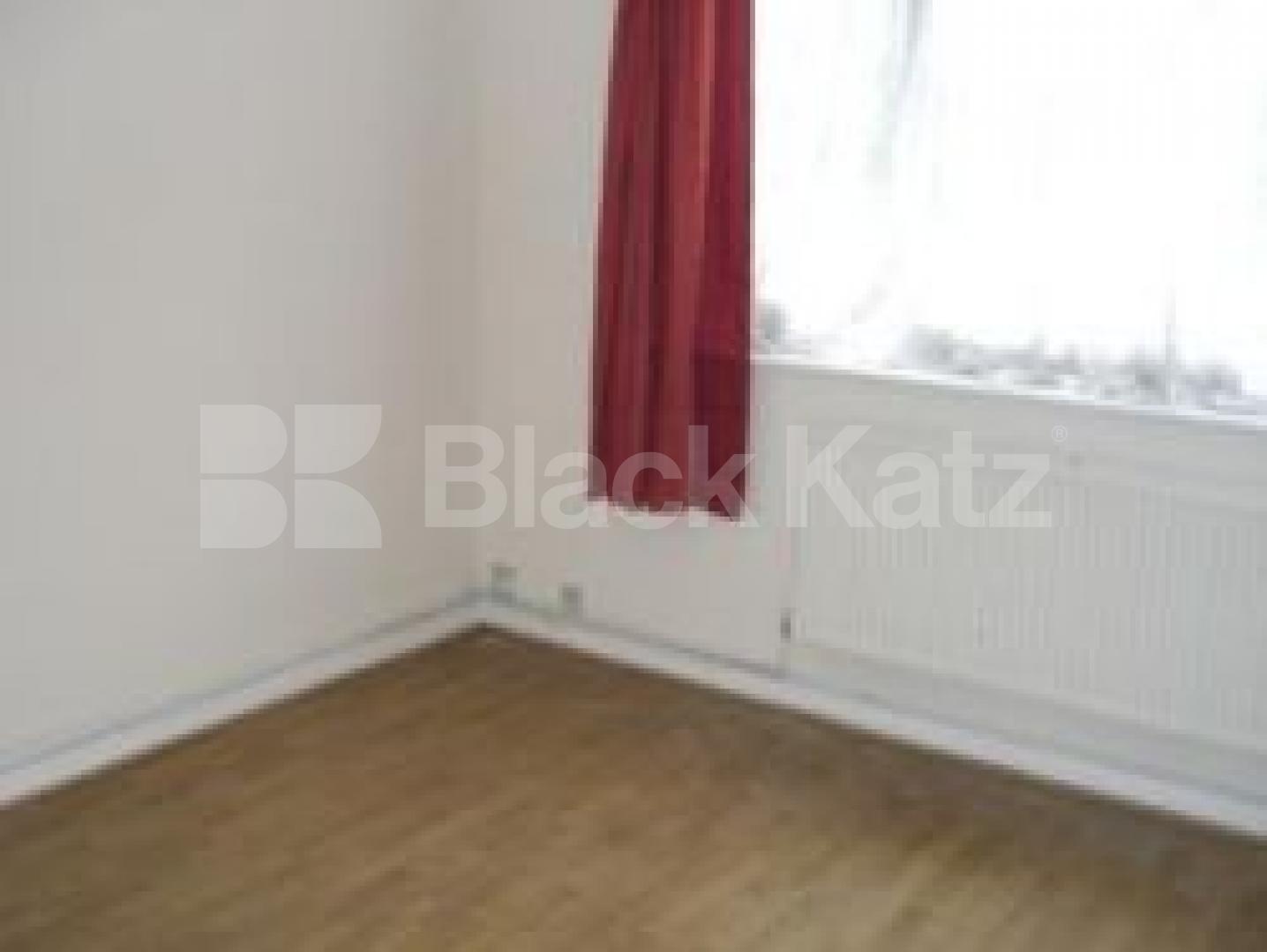 			3 Bedroom, 1 bath, 1 reception Flat			 Waverley Road, CROUCH END N8