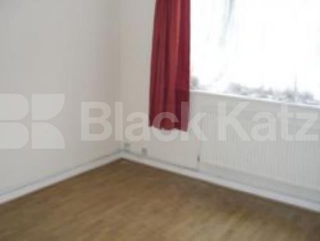 			3 Bedroom, 1 bath, 1 reception Flat			 Waverley Road, CROUCH END N8