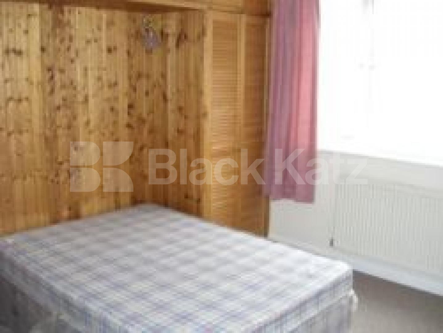 			3 Bedroom, 1 bath, 1 reception Flat			 Waverley Road, CROUCH END N8