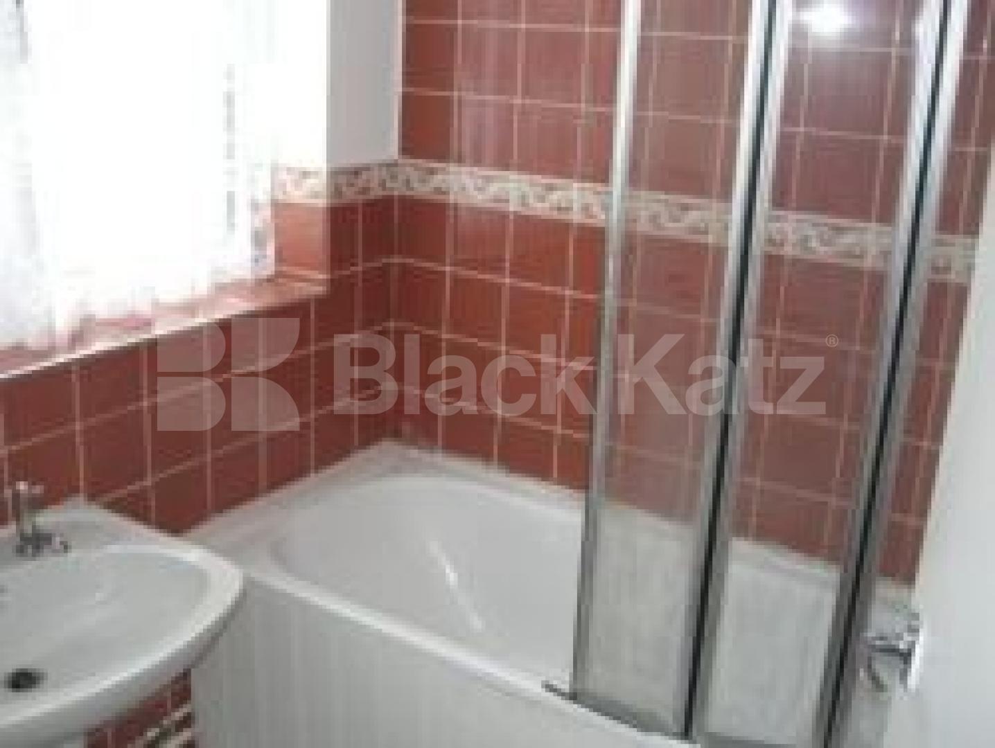 			3 Bedroom, 1 bath, 1 reception Flat			 Waverley Road, CROUCH END N8