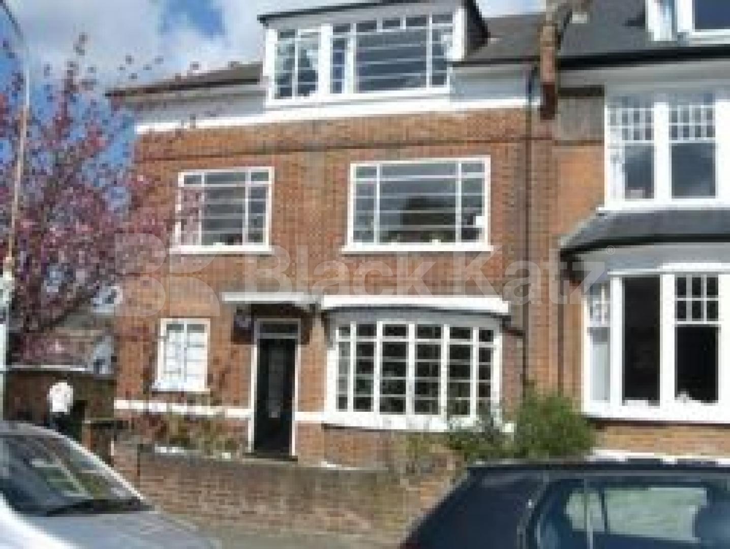 			3 Bedroom, 1 bath, 1 reception Flat			 Elms Avenue, MUSWELL HILL N10