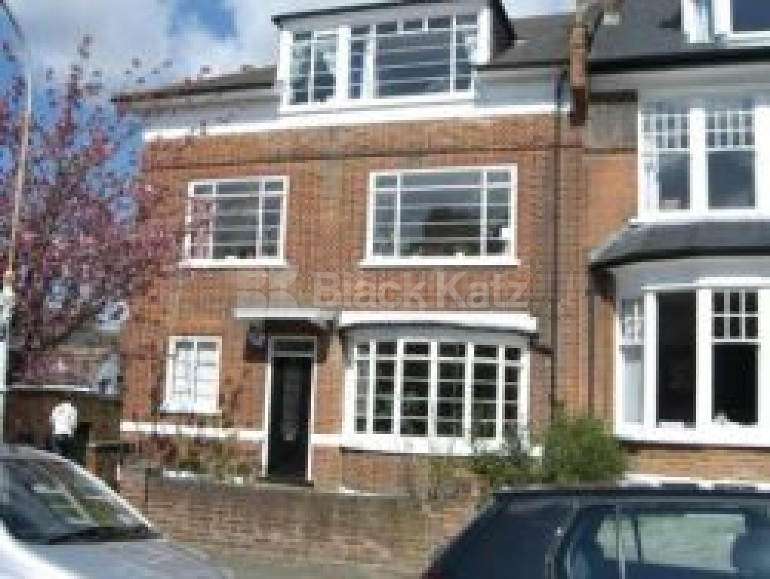 			3 Bedroom, 1 bath, 1 reception Flat			 Elms Avenue, MUSWELL HILL N10 N10