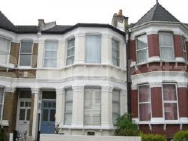 			GOOD VALUE FOR MONEY., 3 Bedroom, 1 bath, 1 reception Flat			 Seymour, HORNSEY N8