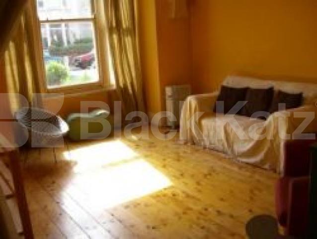 			GARDEN FLAT, 1 Bedroom, 1 bath, 1 reception Ground Floor Flat			 Whittington Road, BOUNDS GREEN N11