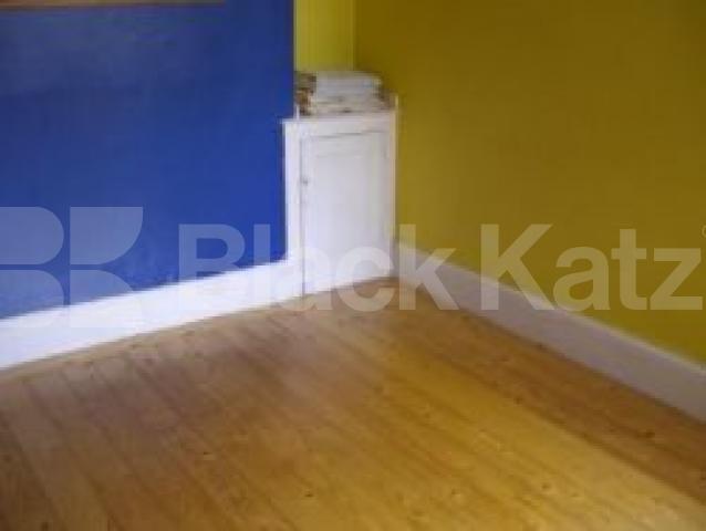 			GARDEN FLAT, 1 Bedroom, 1 bath, 1 reception Ground Floor Flat			 Whittington Road, BOUNDS GREEN N11