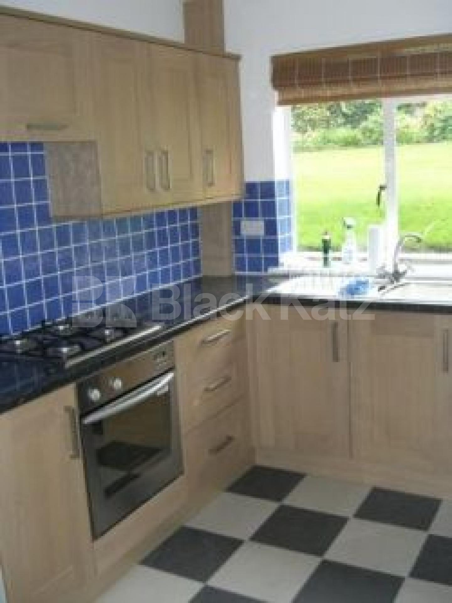 			1 Bedroom, 1 bath, 1 reception Flat			 Crescent Road, CROUCH END N8 N8