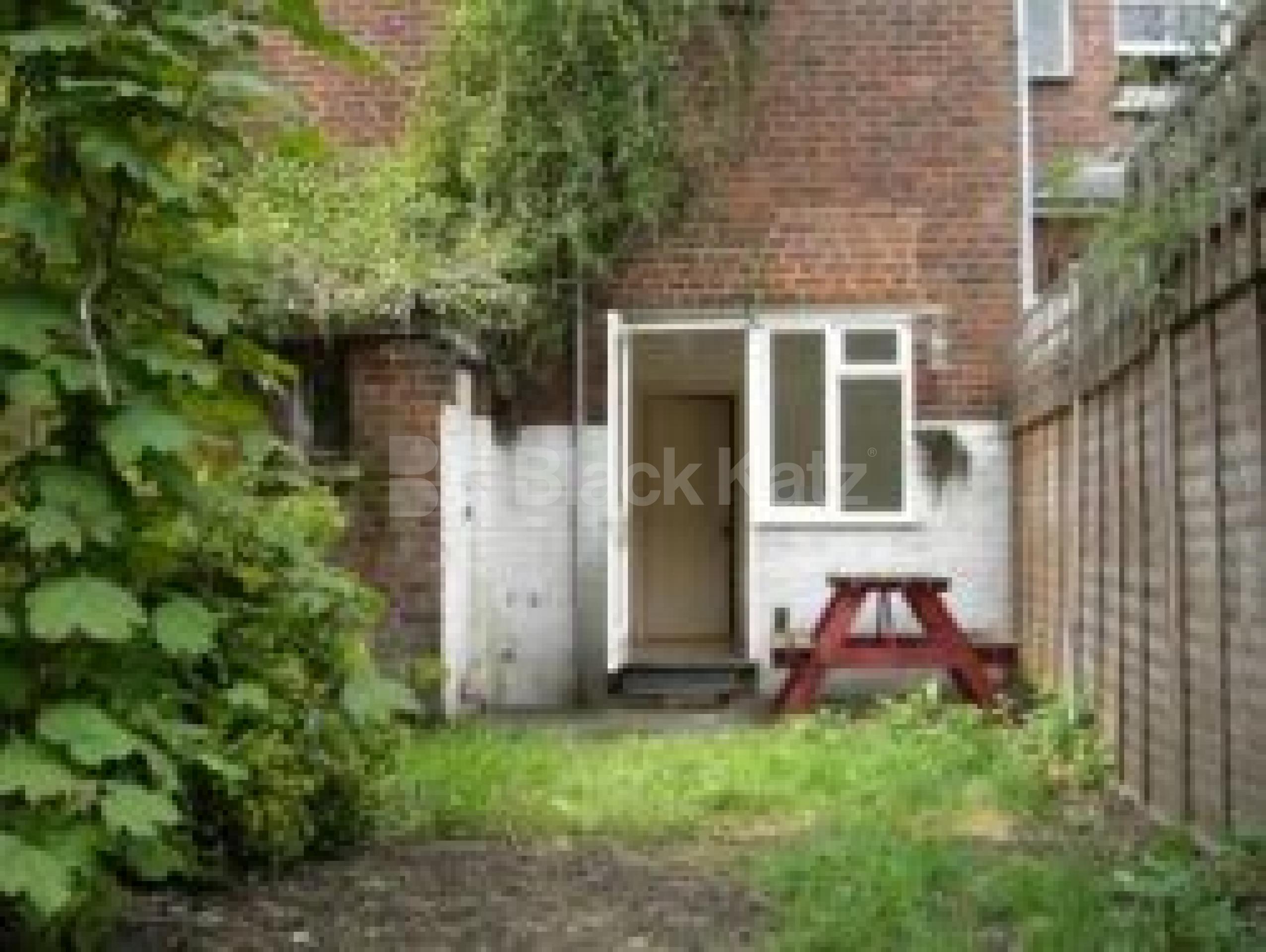 			1 Bedroom, 1 bath, 1 reception Ground Floor Flat			 Cromwell Ave, HIGHGATE N6 N6