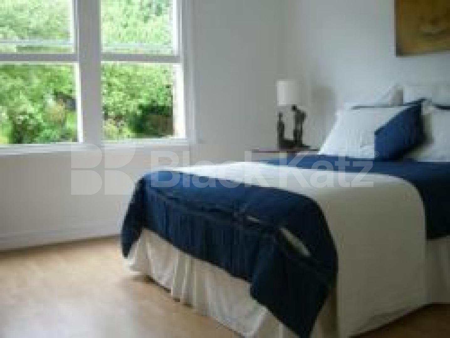 			2 Bedroom, 1 bath, 1 reception Flat			 Alexandra Park Road, ALEXANDRA PALACE N22
