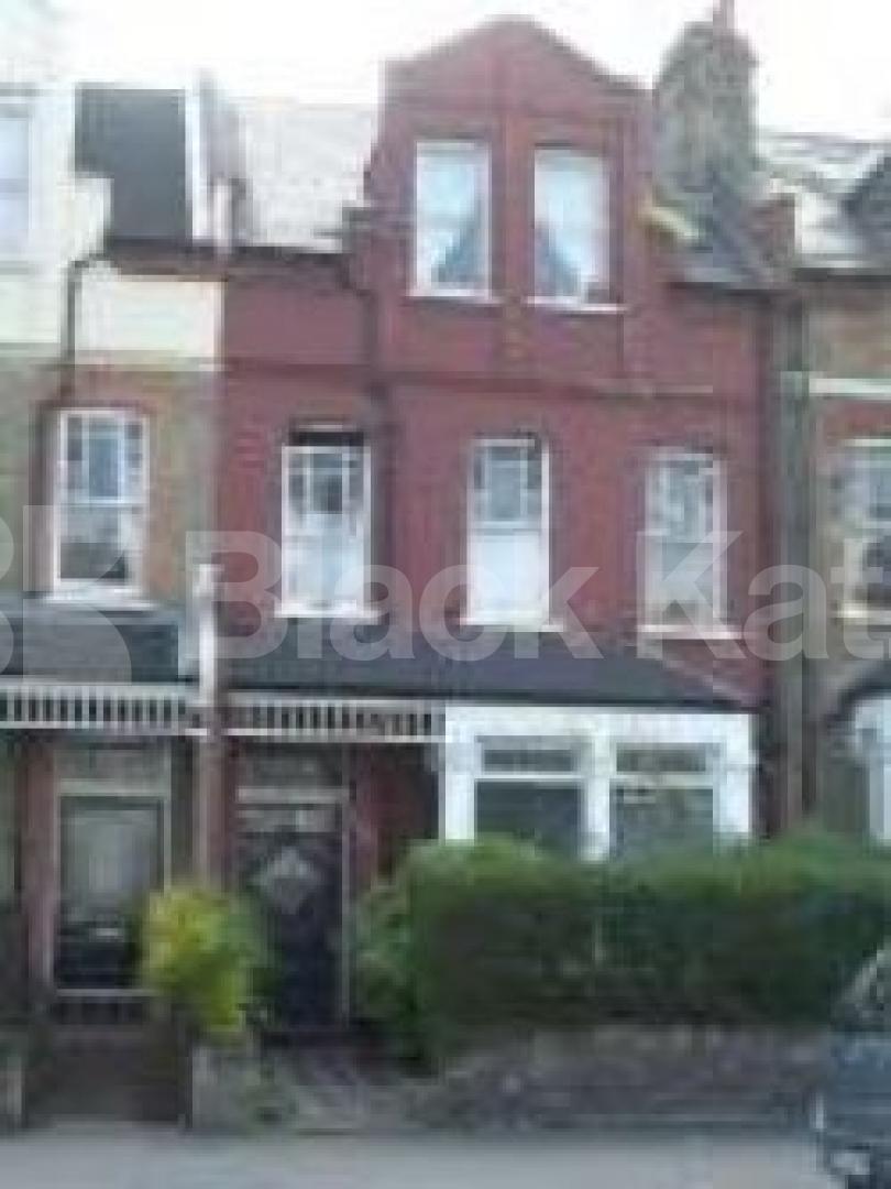 			2 Bedroom, 1 bath, 1 reception Flat			 Ferme Park Road, CROUCH END N8