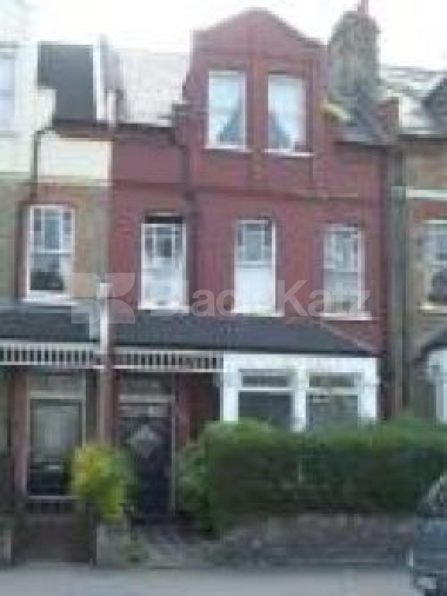 			2 Bedroom, 1 bath, 1 reception Flat			 Ferme Park Road, CROUCH END N8 N8