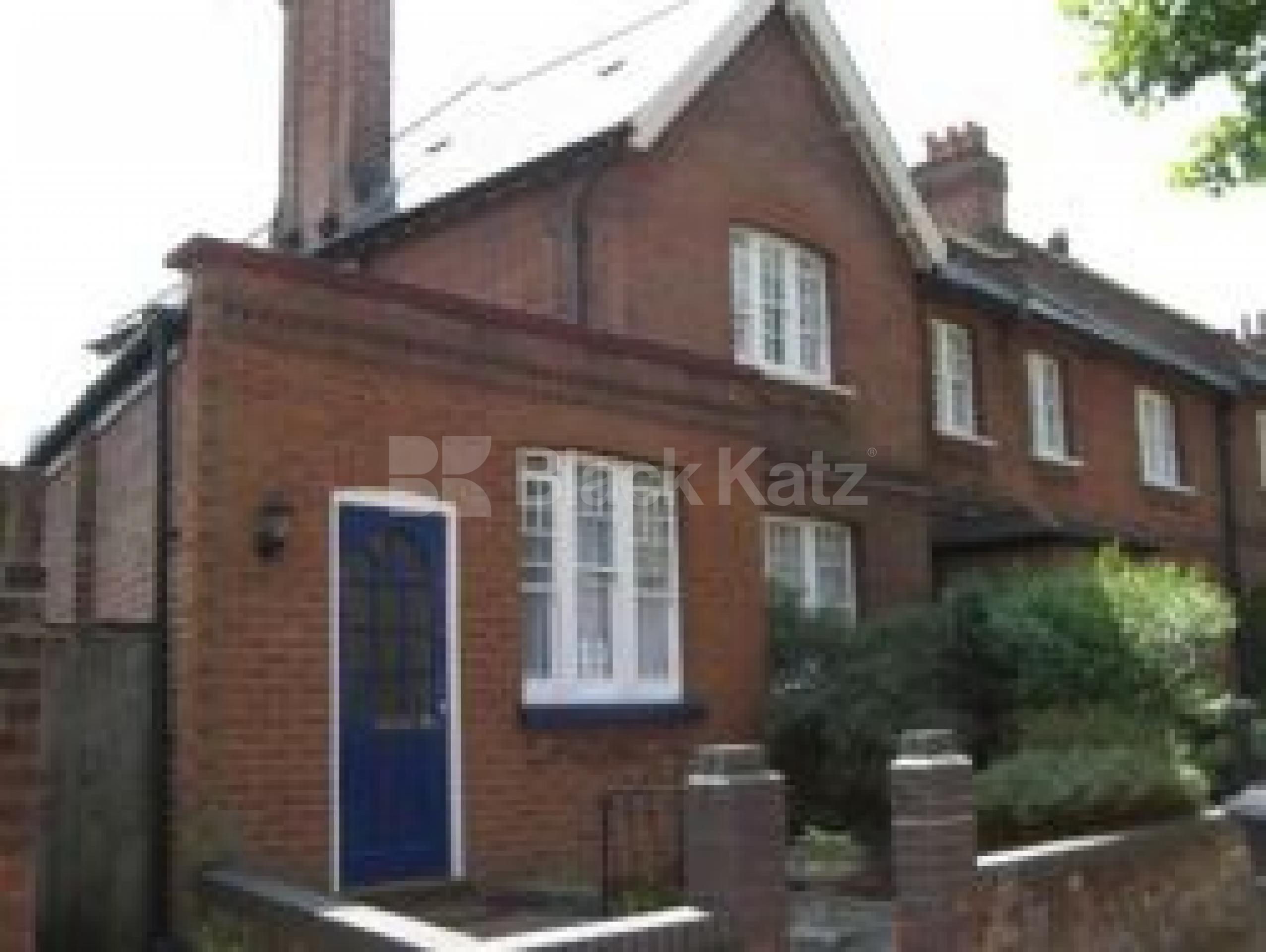 			Studio Apartment, 1 bath, 1 reception Ground Floor Flat			 Beechwood Road, CROUCH END N8 N8