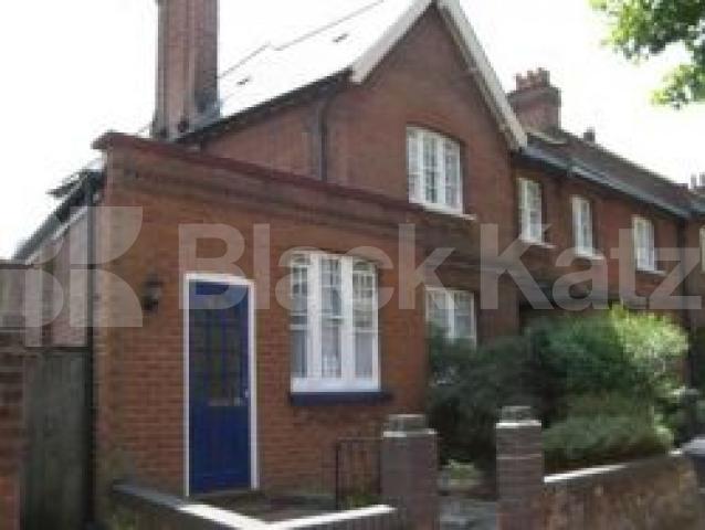 			Studio Apartment, 1 bath, 1 reception Ground Floor Flat			 Beechwood Road, CROUCH END N8