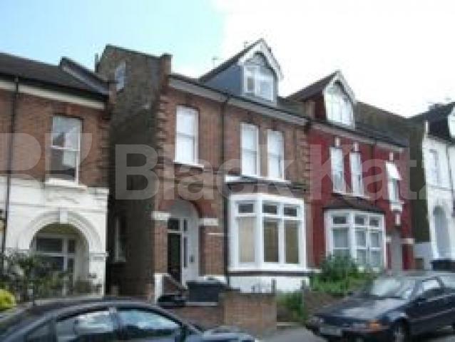 			Studio Apartment, 1 bath, 1 reception Flat			 Ferme Park Road, CROUCH END N8