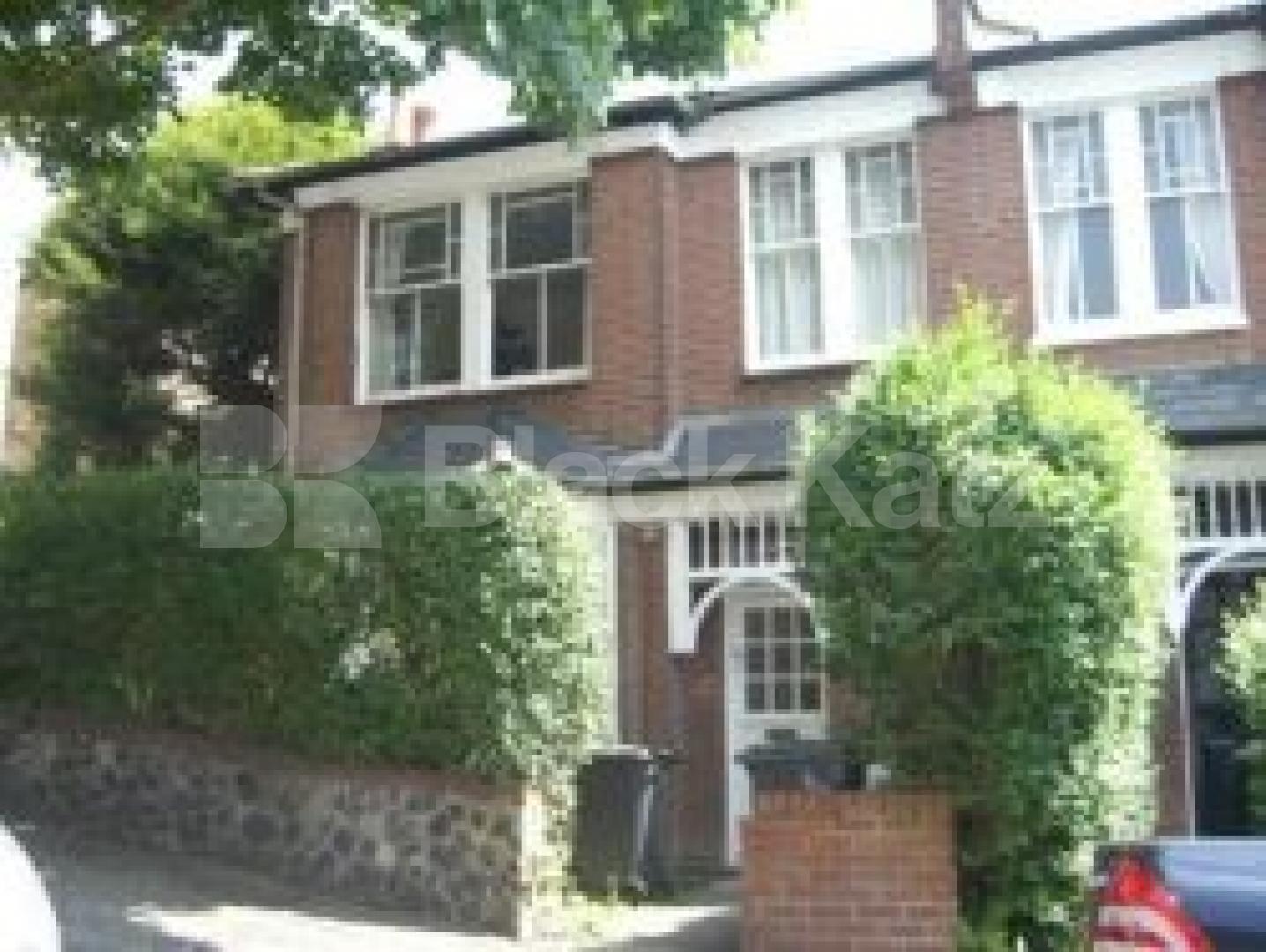			LET BY BLACK KATZ, 3 Bedroom, 1 bath, 1 reception Flat			 Alexandra Gardens, MUSWELL HILL