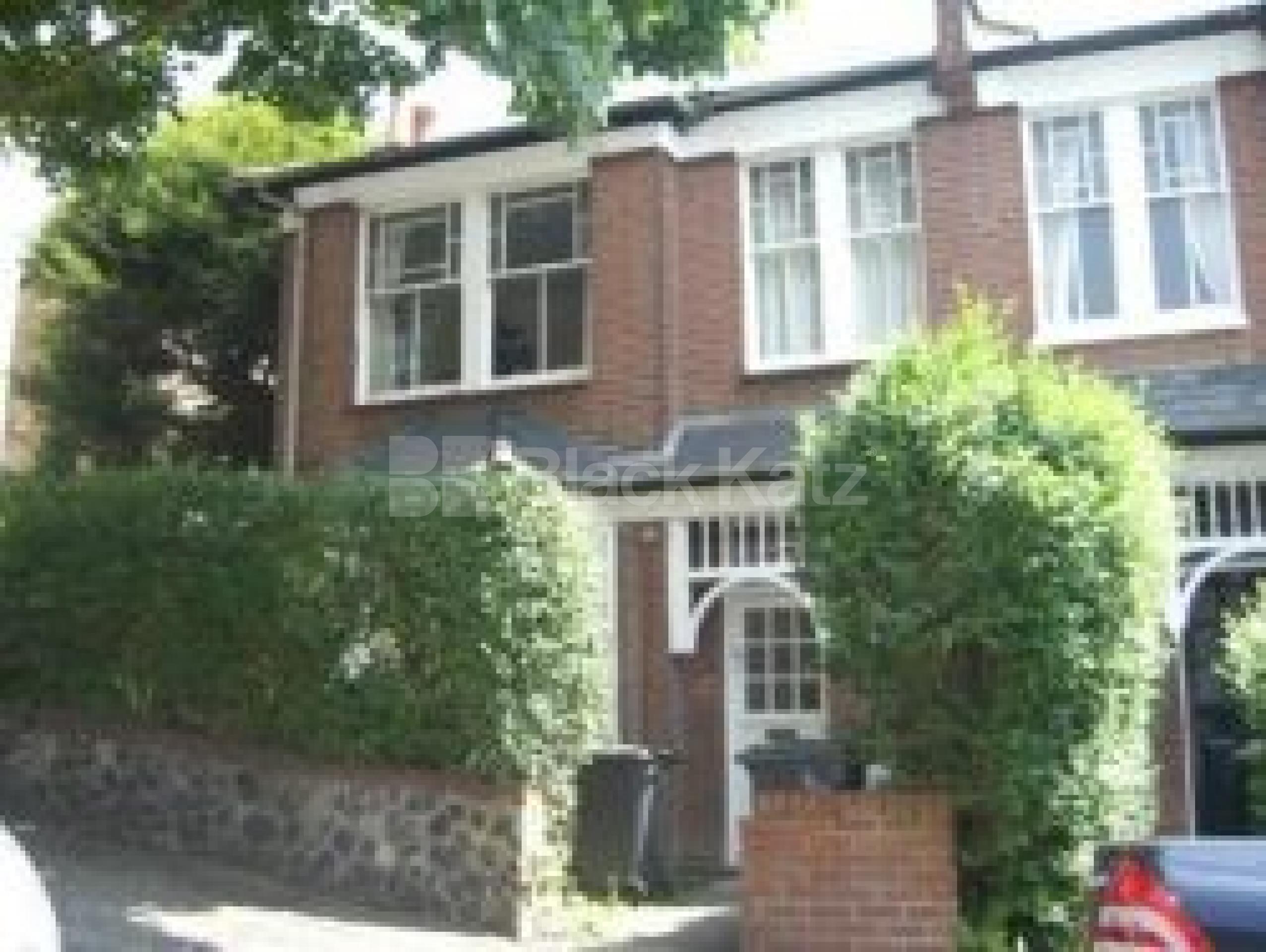 			LET BY BLACK KATZ, 3 Bedroom, 1 bath, 1 reception Flat			 Alexandra Gardens, MUSWELL HILL N10