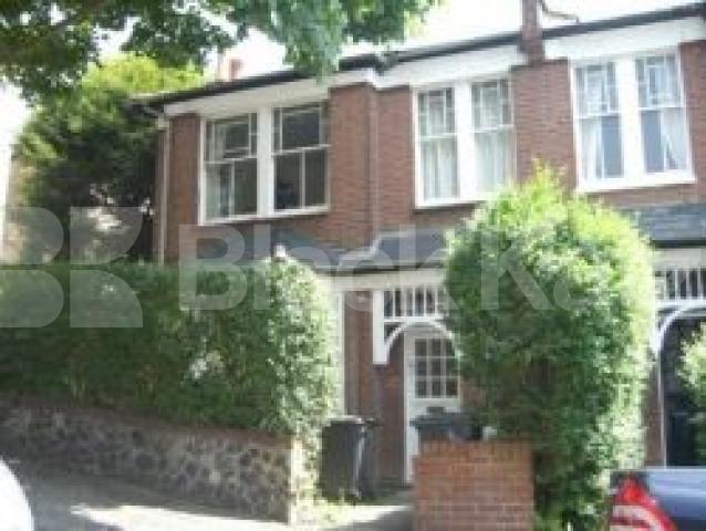 			LET BY BLACK KATZ, 3 Bedroom, 1 bath, 1 reception Flat			 Alexandra Gardens, MUSWELL HILL