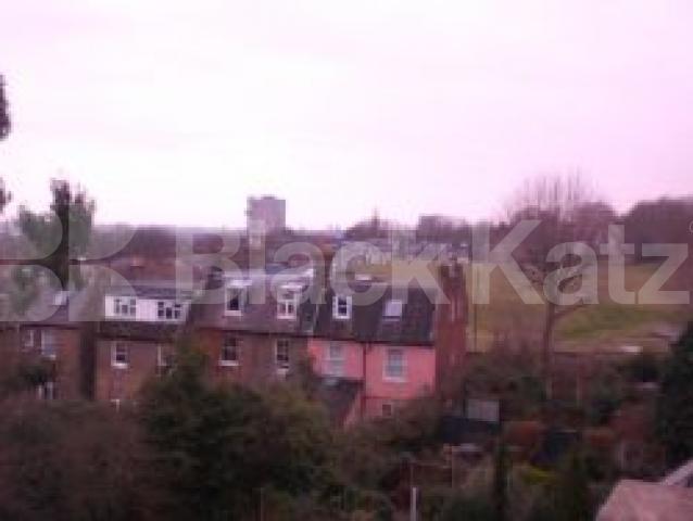 			NEW INTRUCTION , 2 Bedroom, 1 bath, 1 reception Flat			 Mountview Road, STROUD GREEN