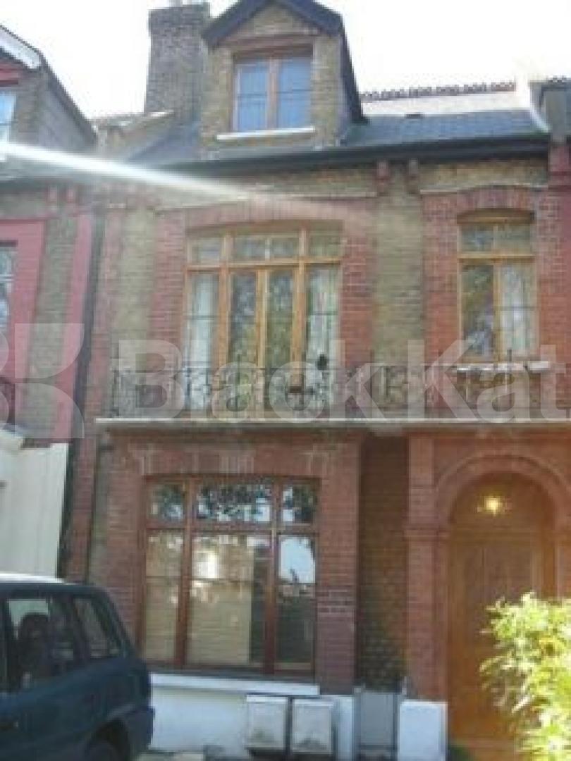			2 Bedroom, 1 bath, 1 reception Ground Floor Flat			 Willoughby Road, TURNPIKE LANE N8