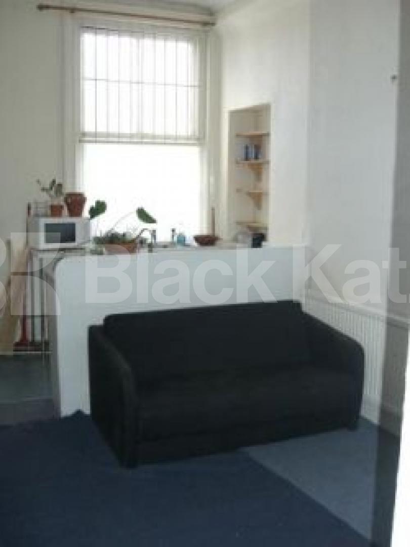 			PRIME LOCATION, 2 Bedroom, 1 bath, 1 reception Flat			 The Broadway, CROUCH END N8
