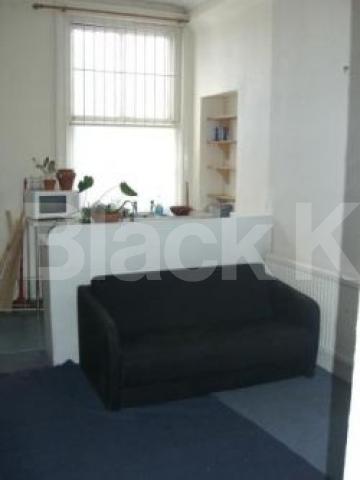 			PRIME LOCATION, 2 Bedroom, 1 bath, 1 reception Flat			 The Broadway, CROUCH END N8
