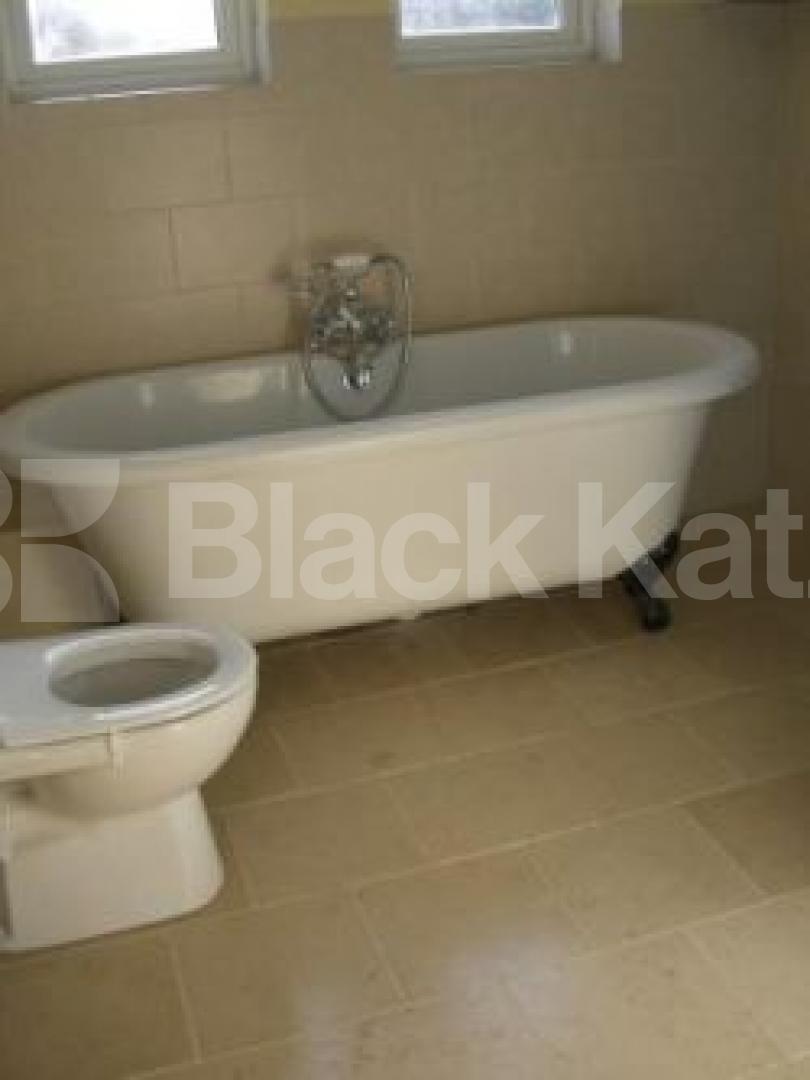 			AMAZING A MUST SEE, 5 Bedroom, 1 bath, 1 reception House			 Priory Road, CROUCH END N8