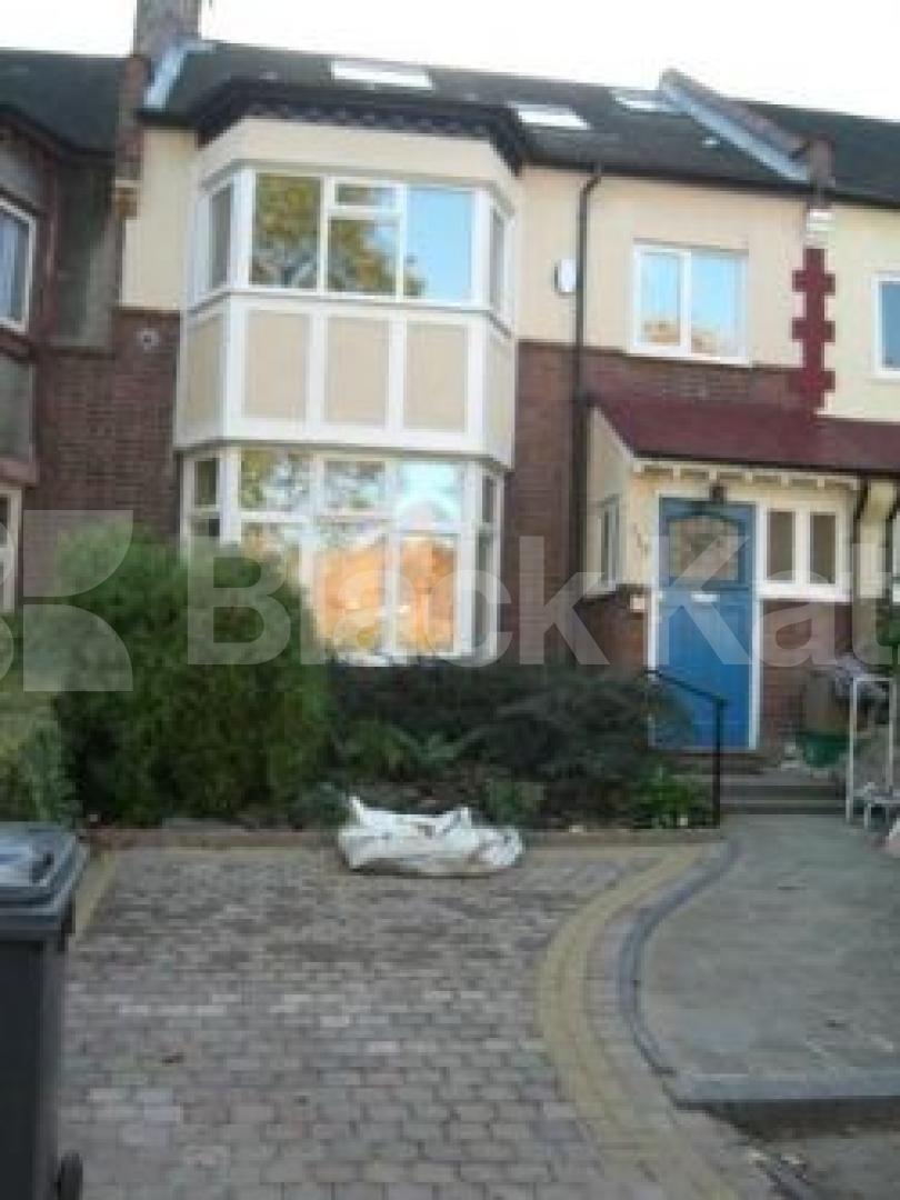 			AMAZING A MUST SEE, 5 Bedroom, 1 bath, 1 reception House			 Priory Road, CROUCH END N8