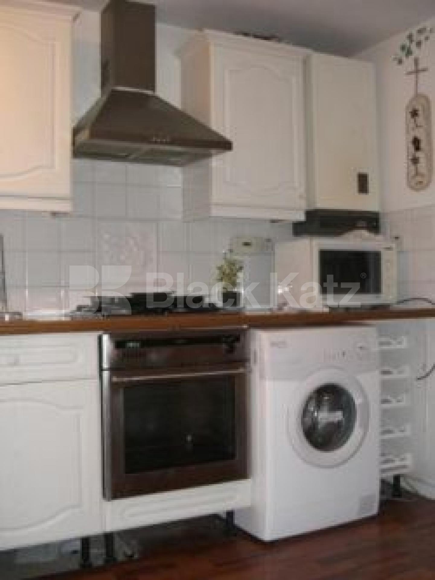 			3 Bedroom, 1 bath, 1 reception House			 Newlands Road, HORNSEY N8 N8