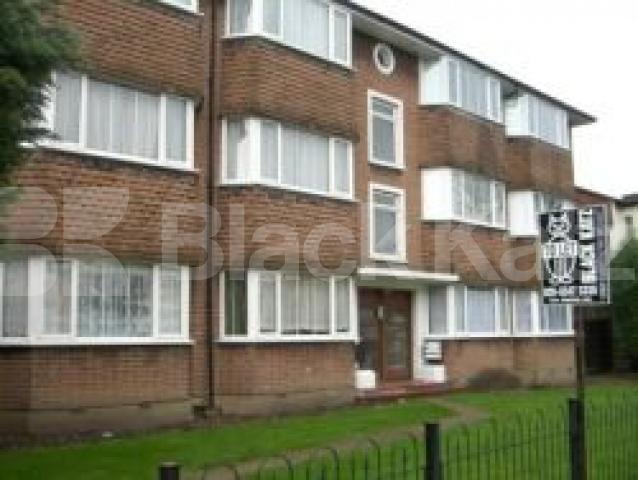 			2 Bedroom, 1 bath, 1 reception Flat			 Clarence Road, BOUNDS GREEN N22