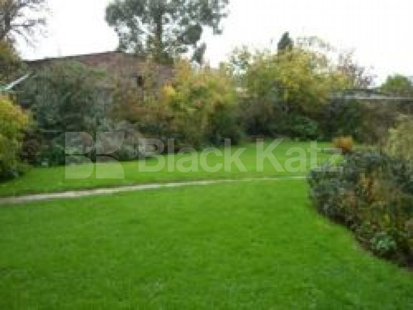 			2 Bedroom, 1 bath, 1 reception Flat			 Clarence Road, BOUNDS GREEN N22