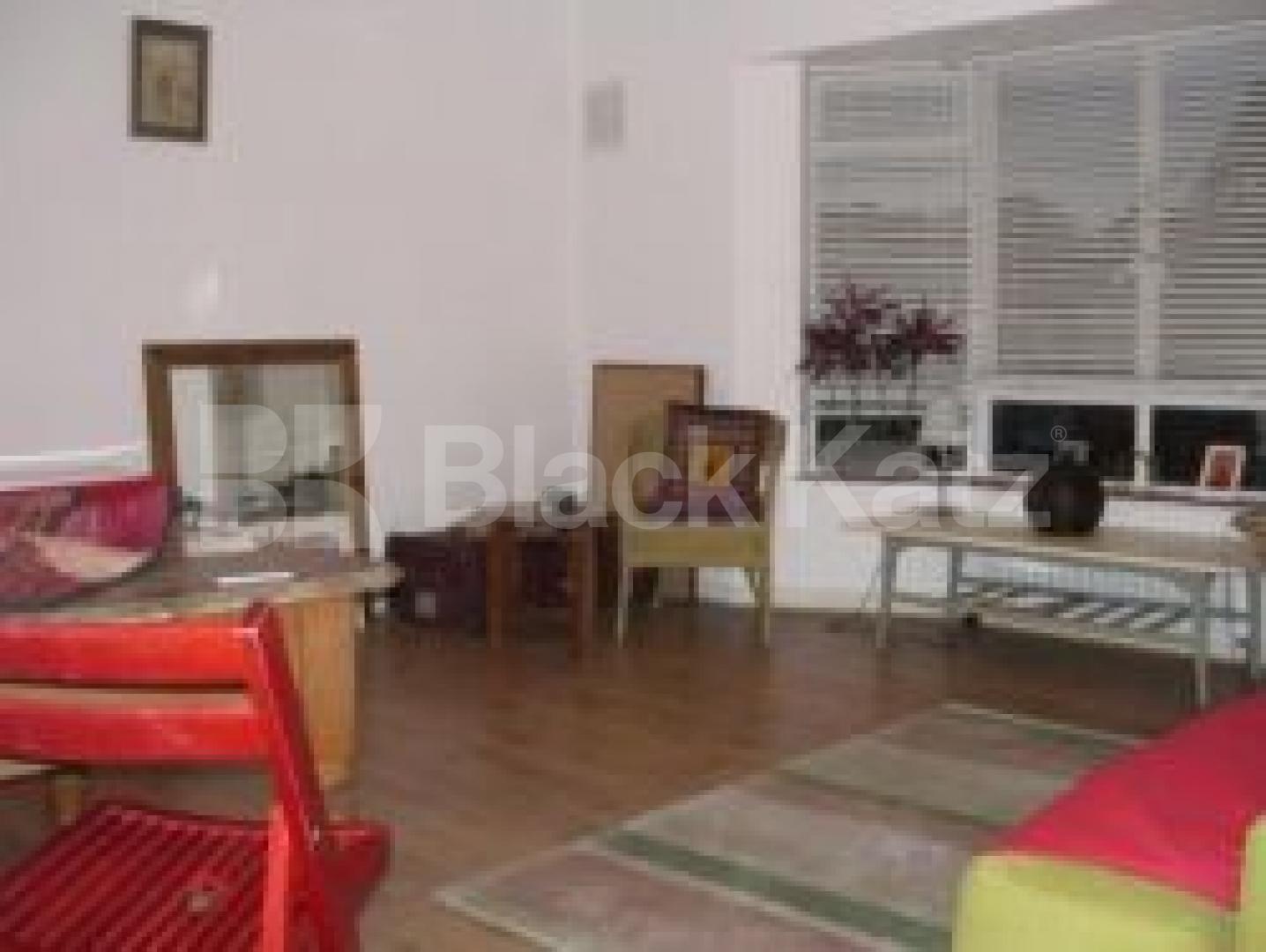 			NEW INSTRUCTION, VIEWINGS HIGHLY RECOMMENDED, 3 Bedroom, 1 bath, 1 reception Flat			 Albert Close, ALEXANDRA PALACE N22