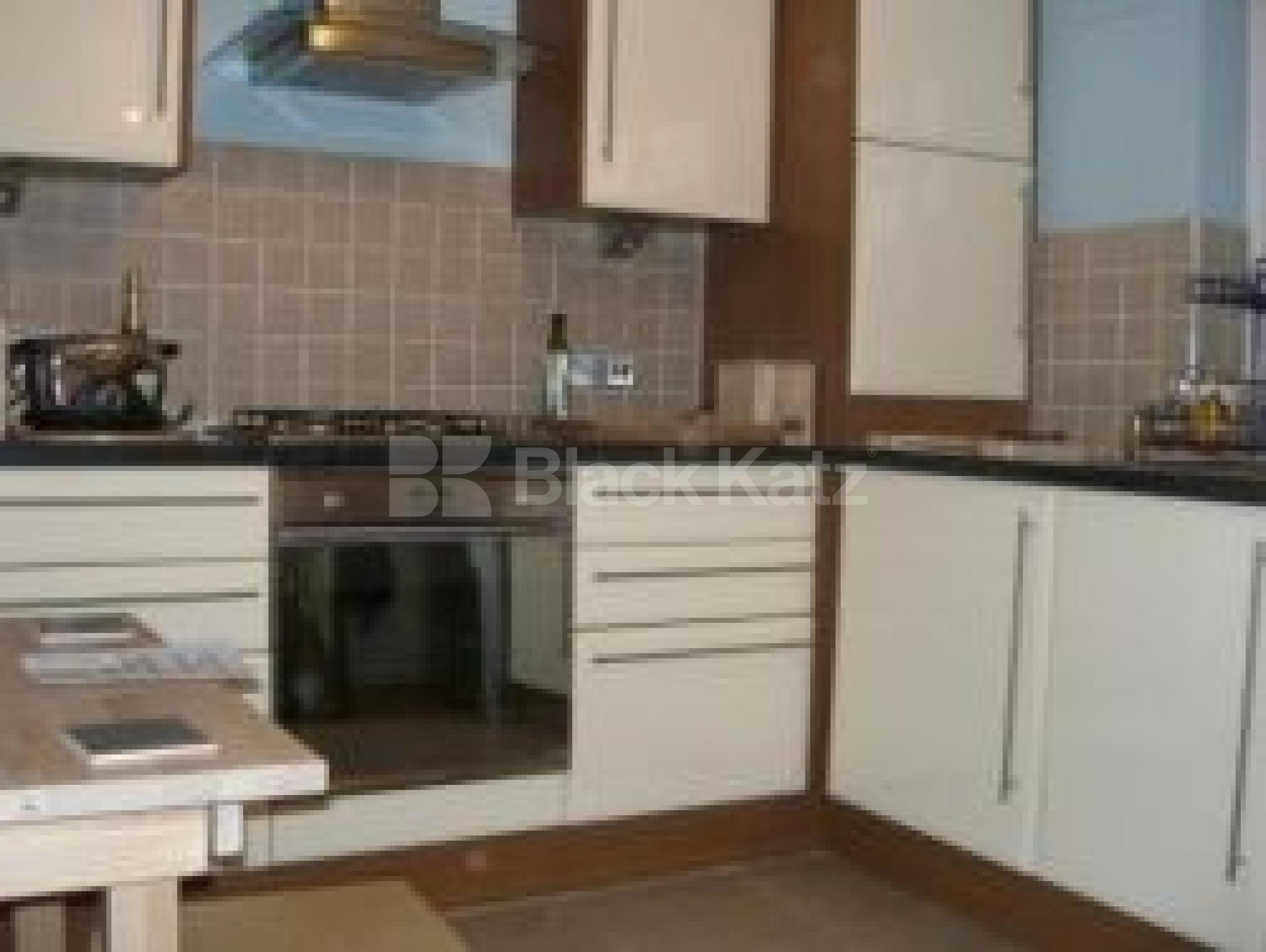 			NEW INSTRUCTION, VIEWINGS HIGHLY RECOMMENDED, 3 Bedroom, 1 bath, 1 reception Flat			 Albert Close, ALEXANDRA PALACE N22 N22