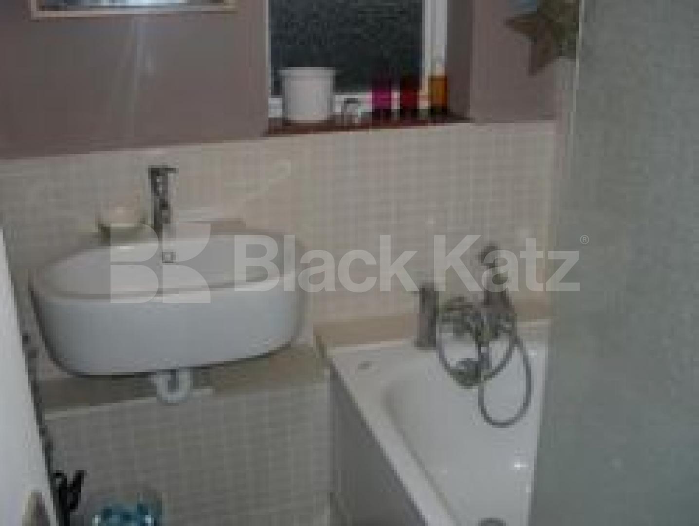 			NEW INSTRUCTION, VIEWINGS HIGHLY RECOMMENDED, 3 Bedroom, 1 bath, 1 reception Flat			 Albert Close, ALEXANDRA PALACE N22