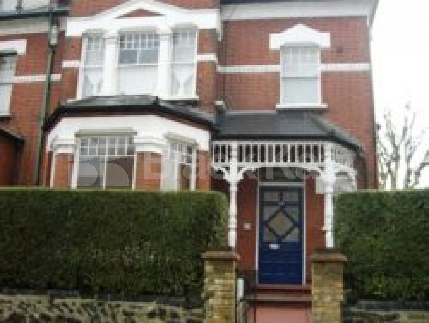 			Studio Apartment, 1 bath, 1 reception Flat			 Haringey Park, CROUCH END N8