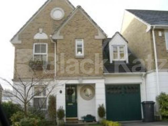 			3 Bedroom, 1 bath, 1 reception House			 Halton Close, FRIERN BARNET N11