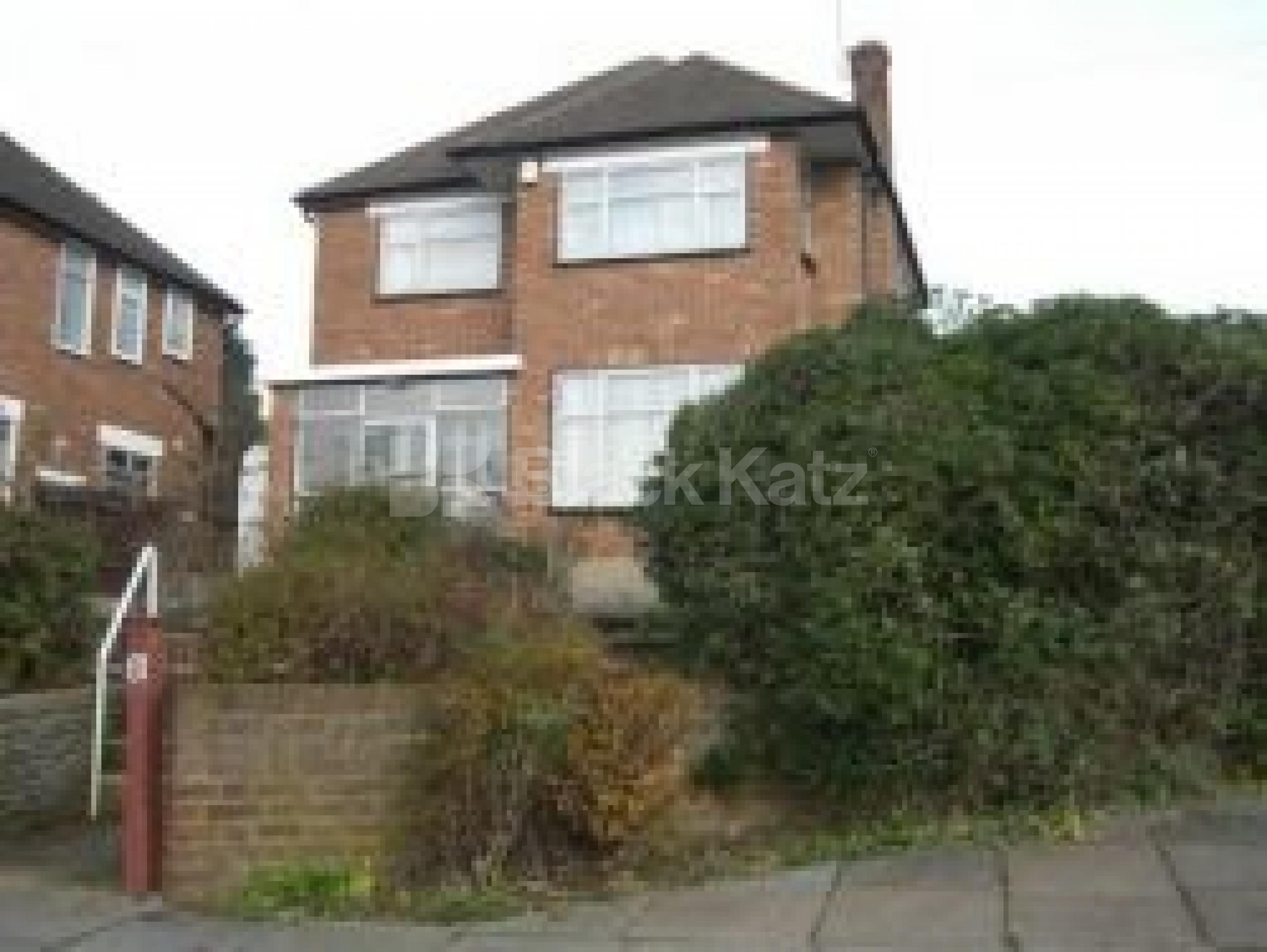 			3 Bedroom, 1 bath, 1 reception House			 Morton Way, SOUTHGATE N14 N14