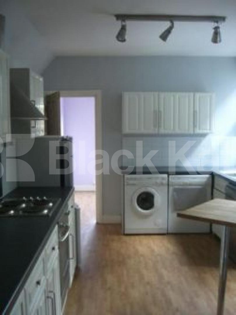 			2 Bedroom, 1 bath, 1 reception Ground Floor Flat			 Glebe Road, CROUCH END N8