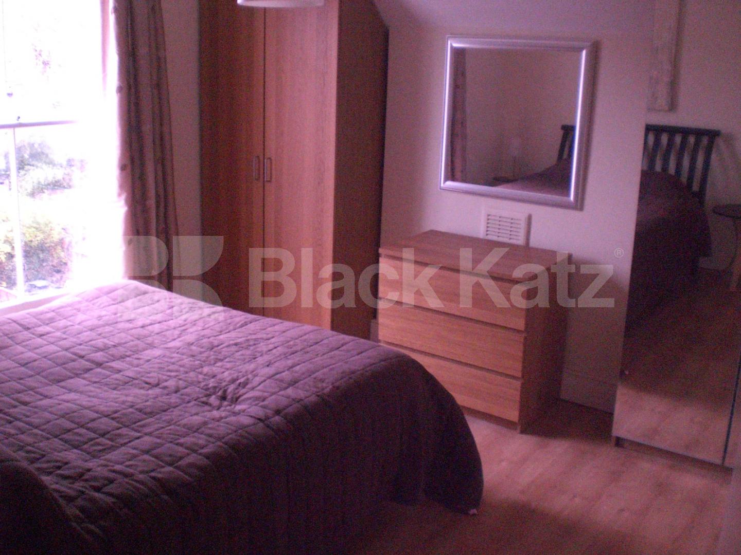 			Stunning !! An absolute must see, 1 Bedroom, 1 bath, 1 reception Flat			 Ferme Park Road, FINSBURY PARK/CROUCH END