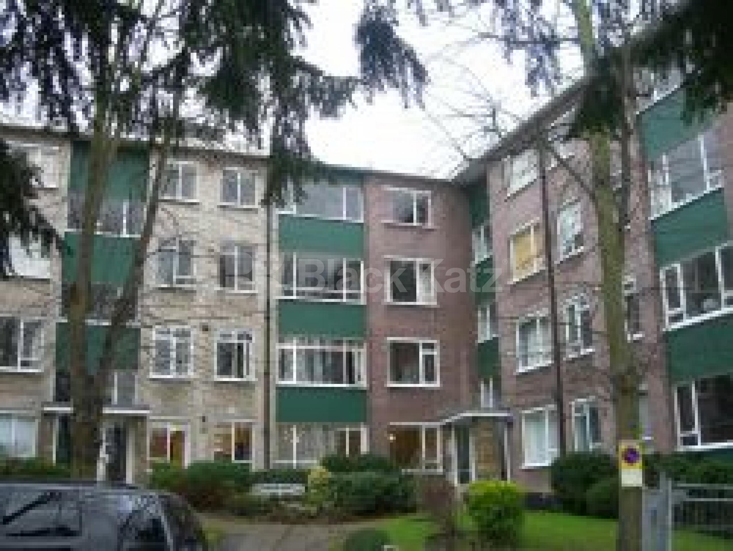 			VERY GOOD VALUE FOR MONEY, 2 Bedroom, 1 bath, 1 reception Flat			 Crescent Road, CROUCH END N8 N8