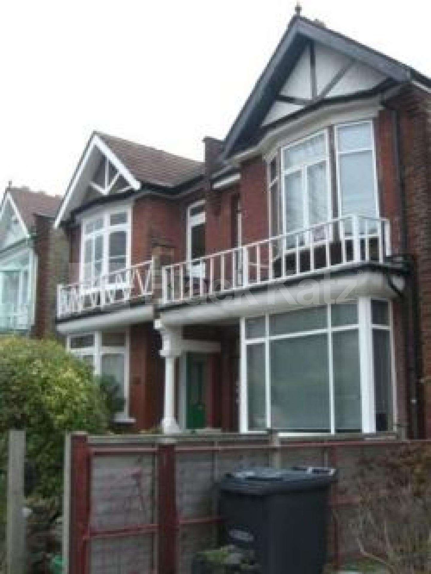 			1 Bedroom, 1 bath, 1 reception Flat			 Danvers Road, CROUCH END N8 N8